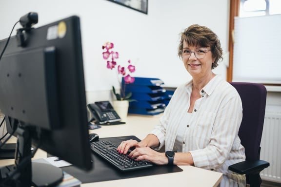 sylvia-desk-2